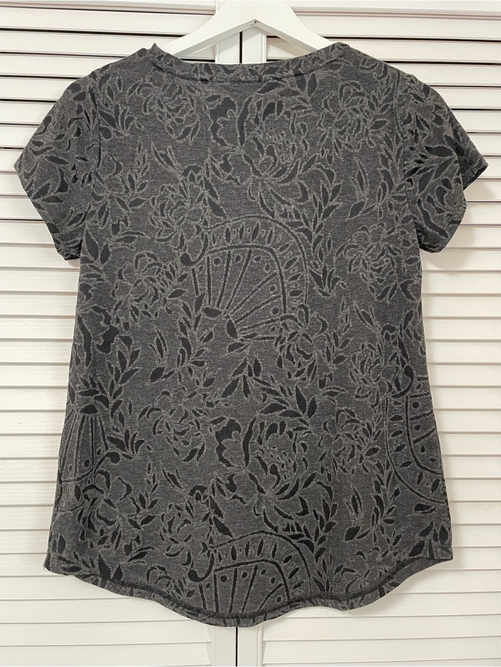 Whimsigoth Floral Simply Vera VeraWang Women’s Medium T-Shirt Black Rayon Blend - Picture 3 of 12